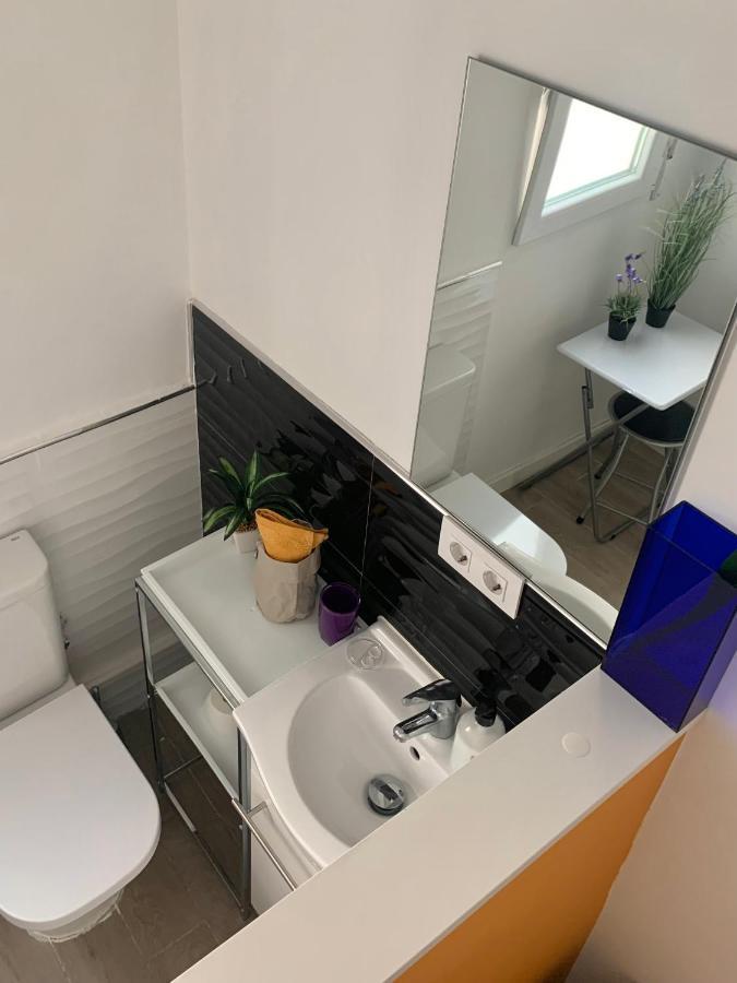 Alquilo Habitacion Individual Con Aseo Privado Solo Chicas, Only Girls فالنسيا المظهر الخارجي الصورة