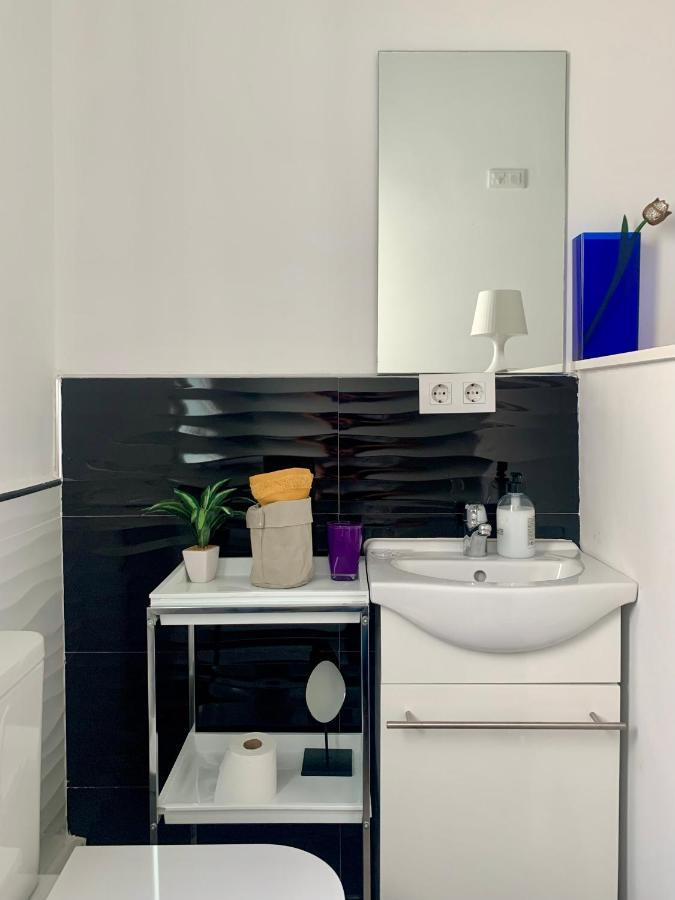 Alquilo Habitacion Individual Con Aseo Privado Solo Chicas, Only Girls فالنسيا المظهر الخارجي الصورة